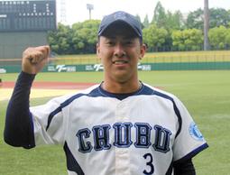 延長11回に左前へサヨナラ打、試合後も笑顔を見せる中部大の武市=パロマ瑞穂球場で(川越亮太撮影)