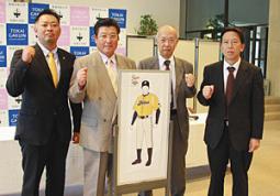 硬式野球部創部へ意気込む橋本さん（左端）ら＝各務原市の東海学院大で