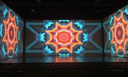 映像リハーサルの様子=愛知県岡崎市の同市民会館で