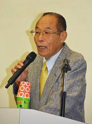 健康における笑うことの重要性を訴える橋元特任教授＝大垣市スイトピアセンターで