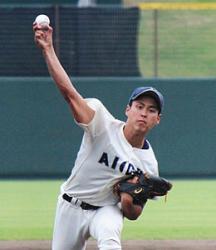先発して２イニングを２安打１失点にまとめた愛大の緒方彰一投手＝岡崎市民球場で（川越亮太撮影）
