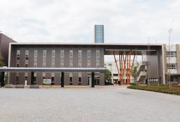 完成した２号館＝大垣市の岐阜経済大で