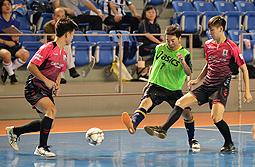 名古屋オーシャンズサテライトと交流試合をする東海選抜チームのメンバー（中央）＝名古屋市港区の武田テバ・オーシャンアリーナで