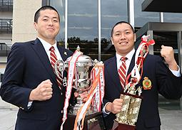 名城大アメリカンフットボール部の伊藤康晃主将(右)と林滉介副将=中日新聞社で(中森麻未撮影)