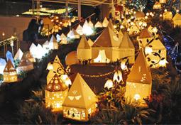 妖精たちの住む家をイメージした明かり作品＝千種区の星が丘テラスで