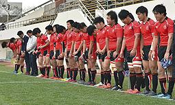 名院大－東京学芸大　試合に負け肩を落とす名院大の選手たち（松田雄亮撮影）