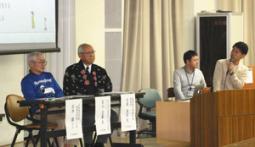 亀崎での取り組みを紹介する白井さん（右）＝半田市東生見町の日本福祉大半田キャンパスで