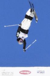 決勝２回目で第１エアを決める堀島行真＝トランブランで（共同）