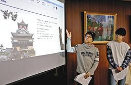 観光ルートを紹介する大学生たち＝愛知県津島市役所で