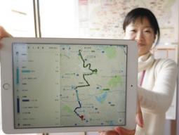 グーグルマップで表示される複数市町のバスを乗り継ぐ経路＝日進市内で