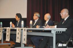 実情や取り組みを報告したパネリスト＝中区役所で