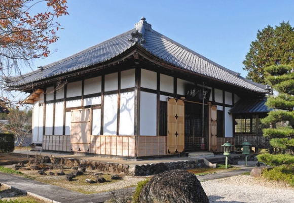 美濃加茂市文化財に指定された瑞林寺弥勒堂＝同市蜂屋町で