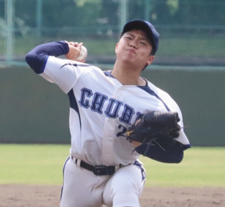 ８回裏２死満塁で救援し、反撃を断った中部大・平松＝熱田愛知時計１２０スタジアムで