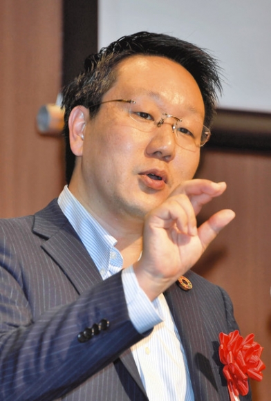 講演する平本督太郎・金沢工大ＳＤＧｓ推進センター長＝２０日、金沢市内で（篠原麻希撮影）