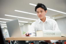 ゼミでの研究と公認会計士試験の勉強を両立